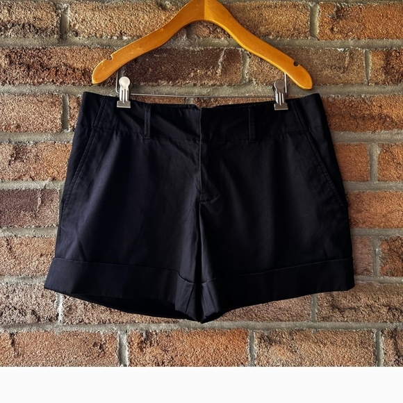 Club Monaco Black Women's Black Mid Rise Shorts Cuffed Buckle Detail Size 8 - Picture 1 of 7
